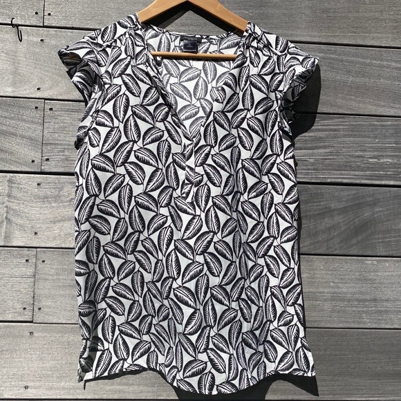 Ann Taylor Leaf Print Flutter Sleeve Shirt M - Picture 9 of 9